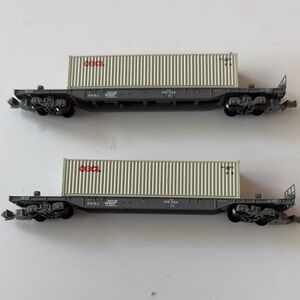 Z scale Gray and Cream Model Train Cars
